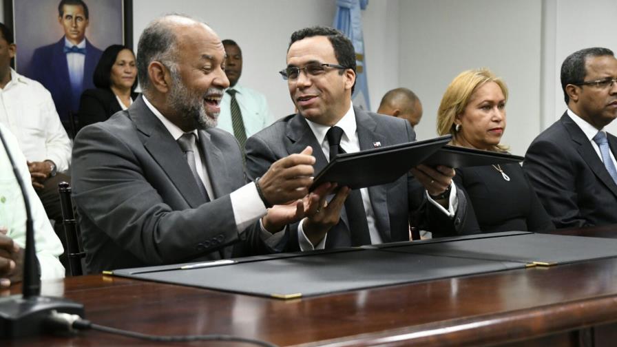 Ministerio de Educación y profesores acuerdan aumento de salario Ministerio de Educación y profesores acuerdan aumento de salario