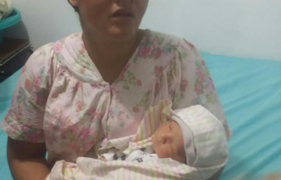 Recuperan recién nacido que fue robado de hospital de Santiago 
