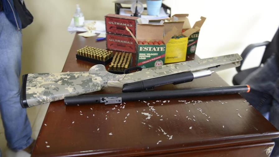 Aduanas se incauta de armas, municiones y pertrechos militares