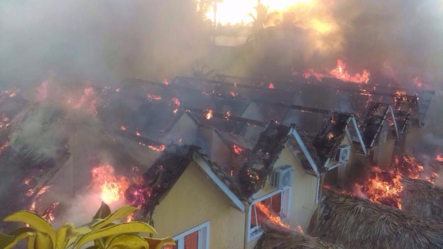 Controlan incendio en Bayahíbe; hoteles no fueron afectados Controlan incendio en Bayahíbe; hoteles no fueron afectados