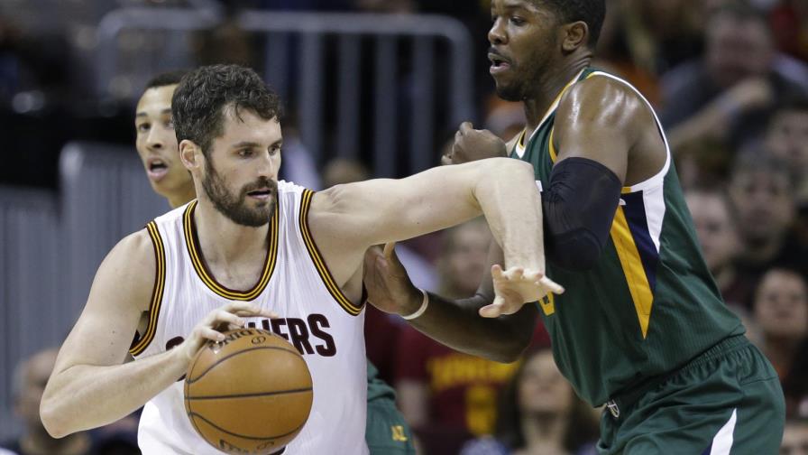 Love reaparece en triunfo ante Utah, pero Irving y Shumpert se lesionan