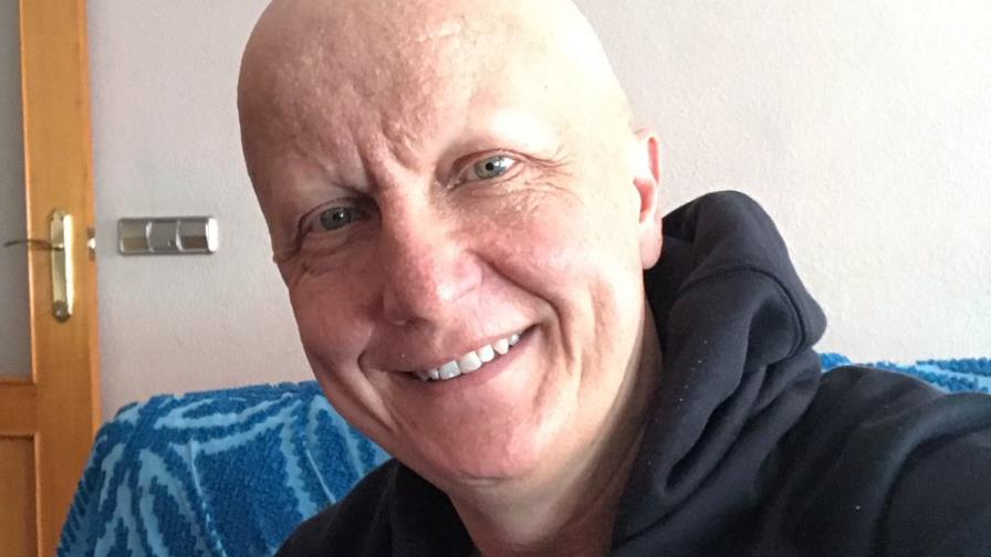 Finge enfermedad por redes sociales y estafa con 270,000 dólares a 8,000 personas, incluido famosos