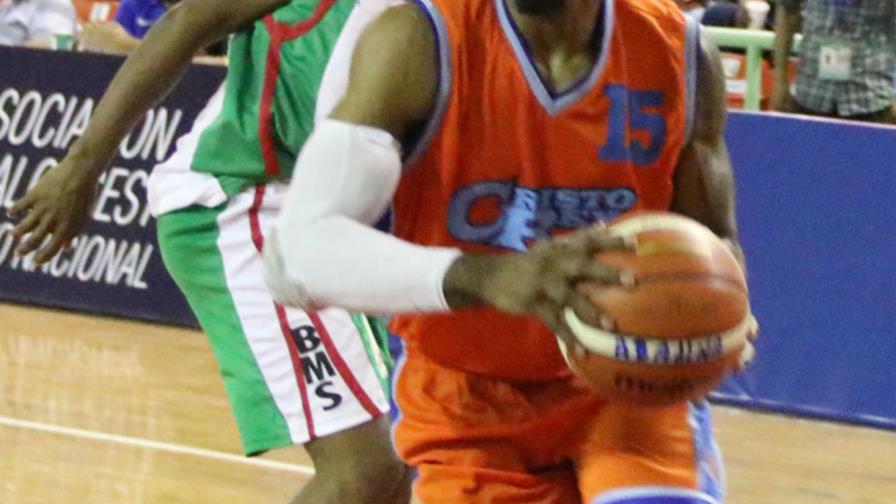 Luis Flores se luce con su nuevo equipo en el Distrito