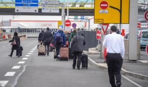 Cancelan el 40 % de los vuelos en París el viernes por una huelga de controladores