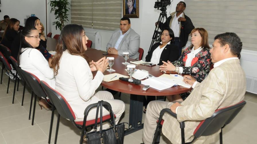 Comisión de diputados analiza situación de niños y adolescentes en el país Comisión de diputados analiza situación de niños y adolescentes en el país