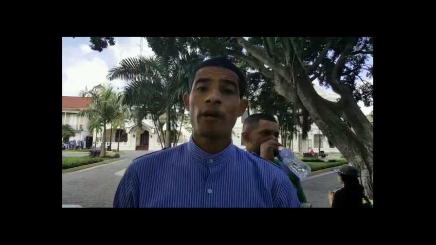 Pastores condenan apresamiento de hombre que predicaba en un parque de Santiago Pastores condenan apresamiento de hombre que predicaba en un parque de Santiago