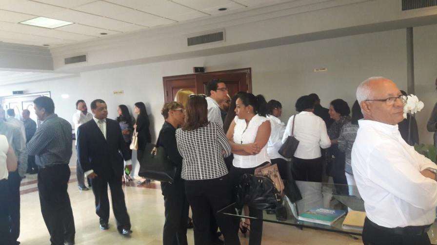 Niños transportados por Delcy Yapor acuden a la funeraria a despedirla Niños transportados por Delcy Yapor acuden a la funeraria a despedirla