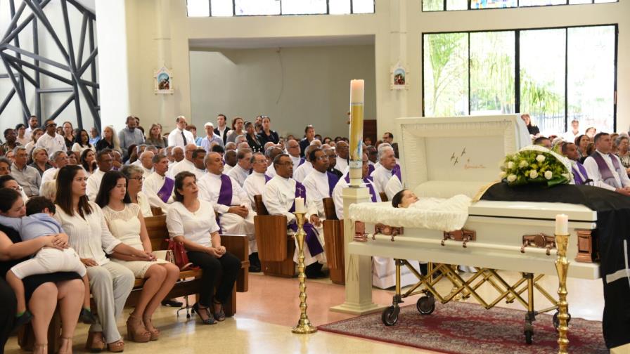 Dolor y crítica a la justicia dominicana en el sepelio de la señora Delcy Yapor
Envían a Padilla Núñez a Fiscalía