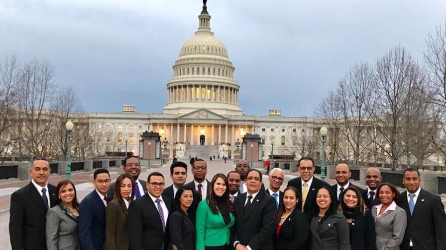 Jóvenes son recibidos por diplomáticos dominicanos en Estados Unidos Jóvenes son recibidos por diplomáticos dominicanos en Estados Unidos