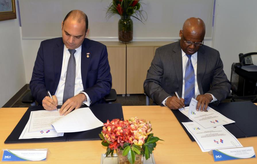Aduanas dominicana y haitiana firman protocolo aplicarán en la frontera