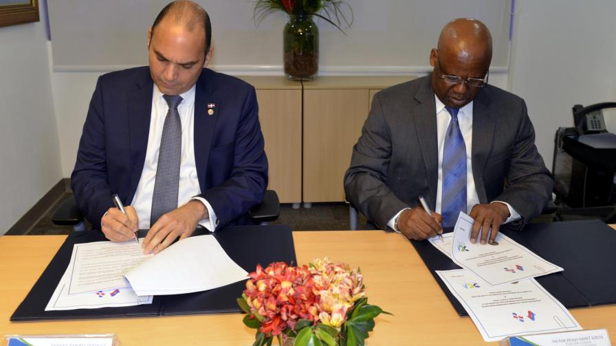 Aduanas dominicana y haitiana firman protocolo aplicarán en la frontera Aduanas dominicana y haitiana firman protocolo aplicarán en la frontera