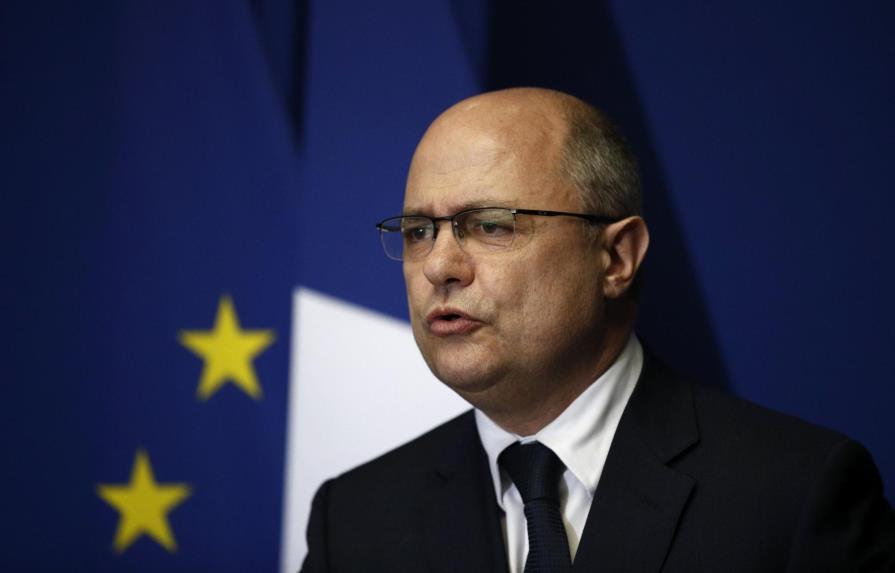 Dimite ministro francés por investigación sobre empleo de sus hijas