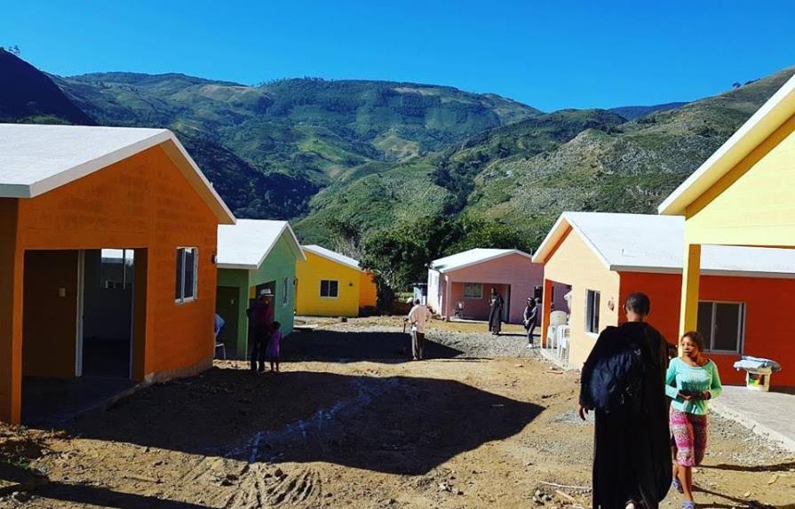 Doce familias reciben viviendas sismorresistentes en comunidad de Elías Piña