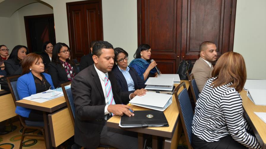 Capacitan inspectores judiciales en procesamiento de casos y entrevistas