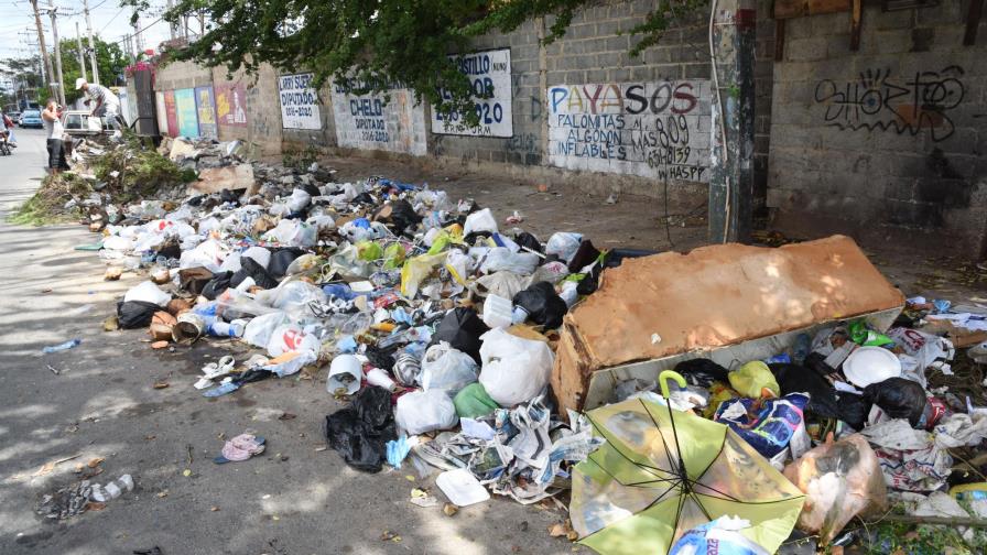 El cúmulo de basura expone a las personas a contagio de enfermedades 