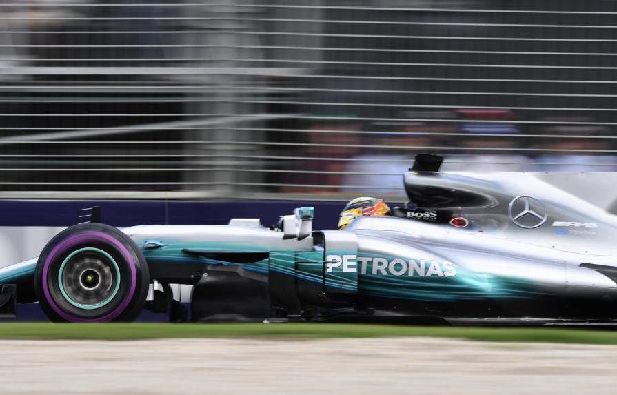 Lewis Hamilton logra la pole para el GP de Australia 