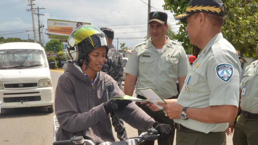 AMET orienta a conductores y peatones de cinco provincias 