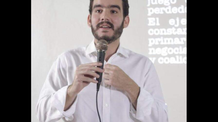 Experto dice grupos que luchan por espacios de poder se aprovechan de la indignación popular