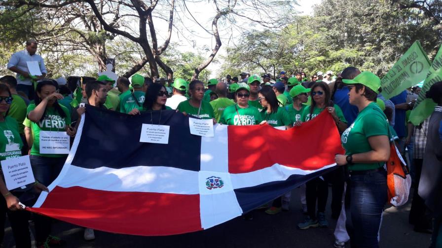 Miles de personas participan en la “Marcha Verde” en Santiago