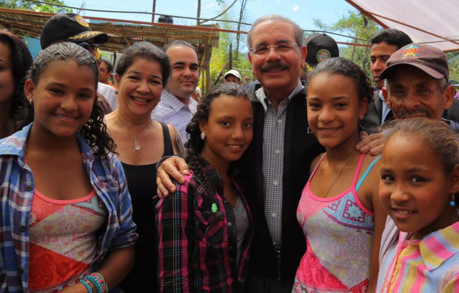 Danilo ofrece apoyo a productores de fresas de Los Dajaos, en Jarabacoa