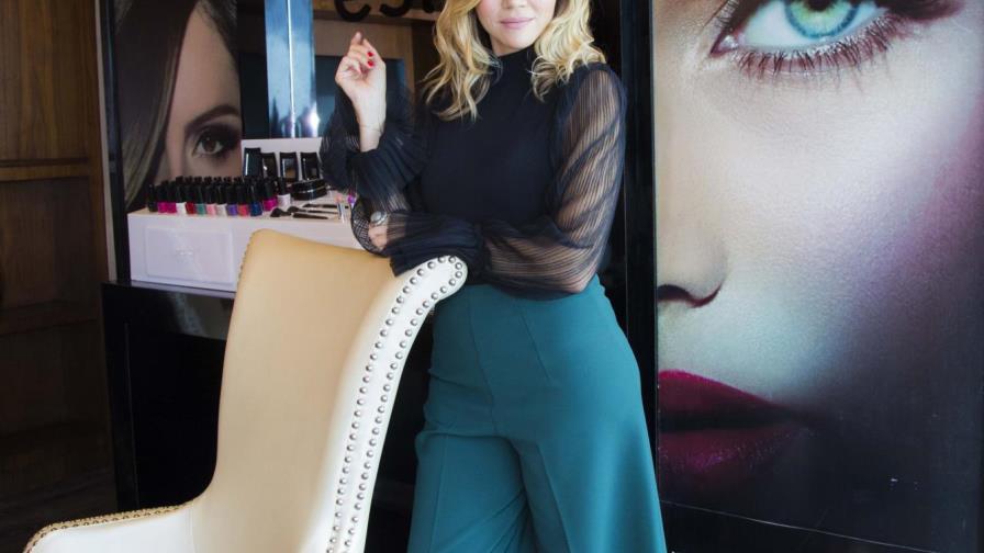 Claudia Betancur presenta Ésika Pro