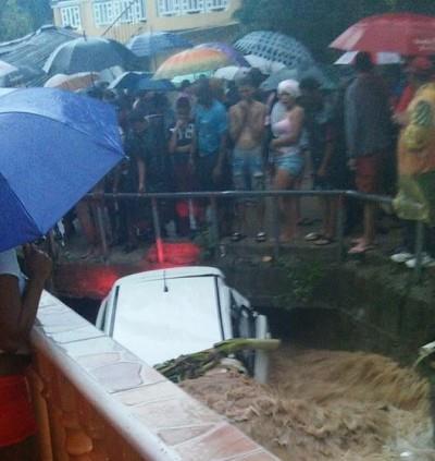Continúan la búsqueda de dos desaparecidos por las lluvias en Puerto Plata