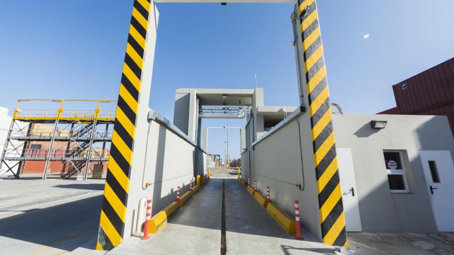 Donan a Aduanas equipo de rayos X para monitorear y vigilar tráfico de mercancías