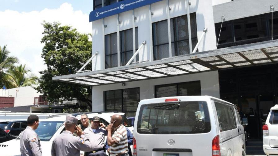 Herido tras asalto en Piantini es un raso activo de la Policía Nacional Herido tras asalto en Piantini es un raso activo de la Policía Nacional