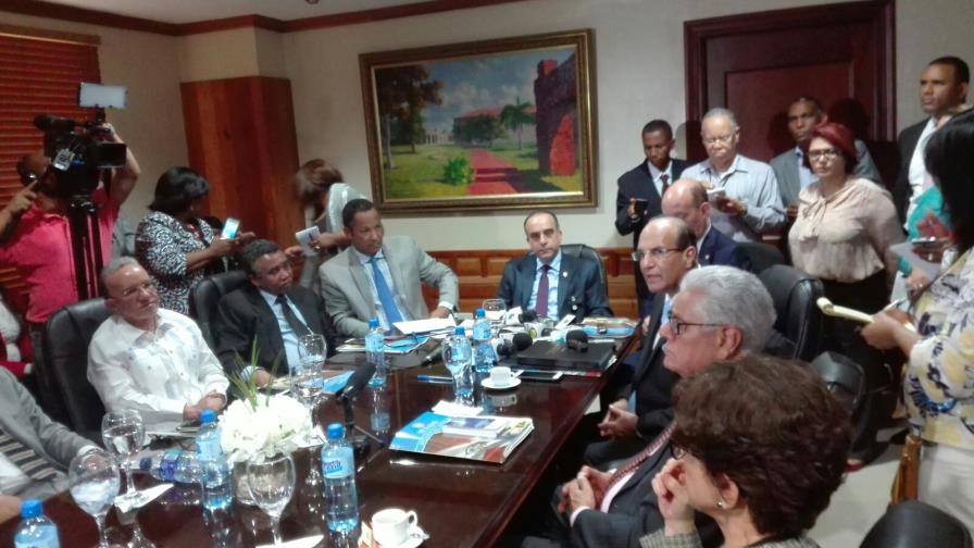 Senado convoca a partidos mayoritarios a discutir proyecto de Ley de Partidos Senado convoca a partidos mayoritarios a discutir proyecto de Ley de Partidos