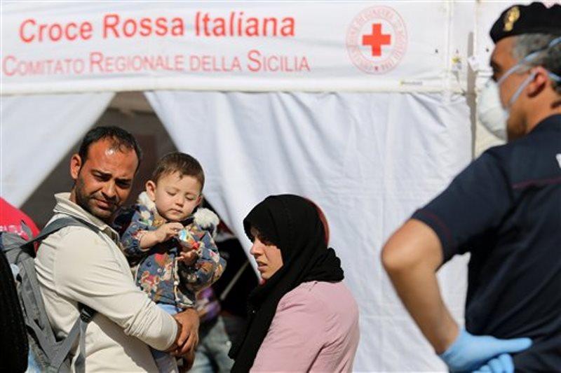 Italia aprueba pautas para tratamiento de migrantes menores 