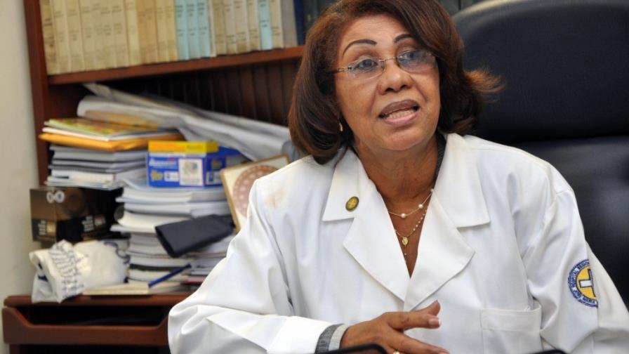 Obligan empleados de Salud Pública asistir a desfile que encabezará Danilo