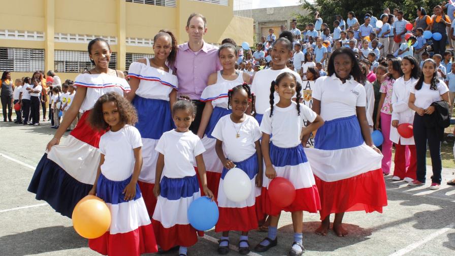 Fondo canadiense financia seis proyectos de desarrollo en el país Fondo canadiense financia seis proyectos de desarrollo en el país
