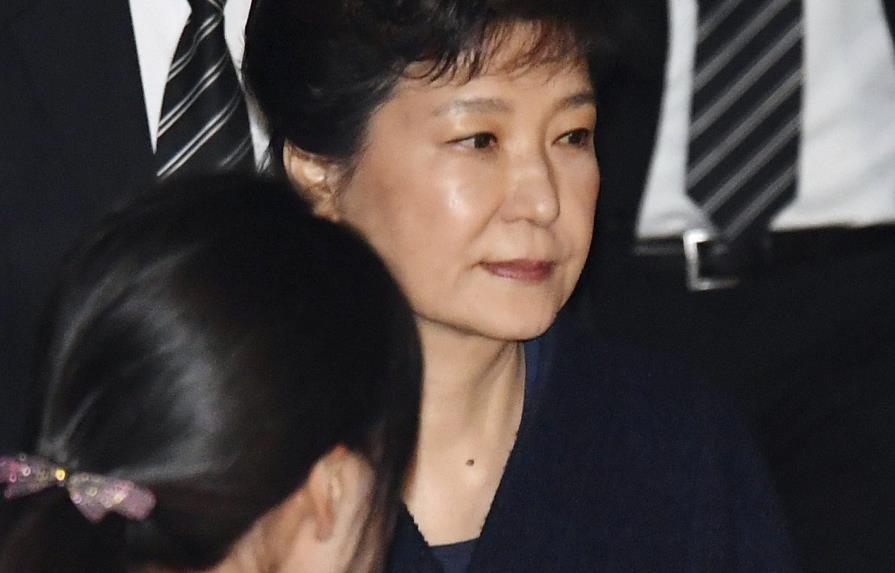 Arrestan expresidenta surcoreana por orden de un tribunal