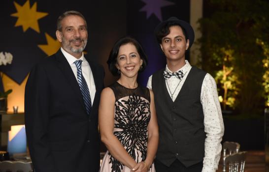 Oscar Villanueva y Yeycy Donastorg reciben premio Hombre y Mujer del Año 2016