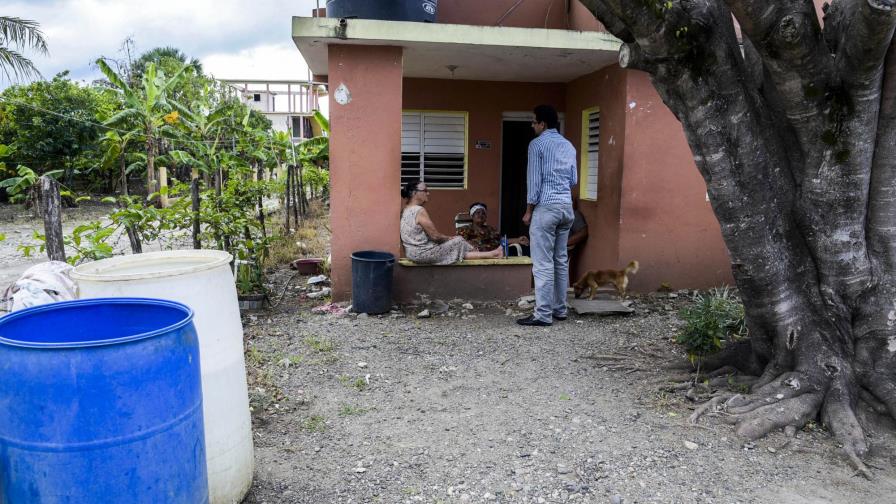 En Estancia Nueva, Moca, los residentes tienen un mes sin servicio de agua En Estancia Nueva, Moca, los residentes tienen un mes sin servicio de agua