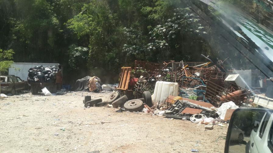 Denuncian en la Zurza estación de transferencia ilegal en terreno con varias familias Denuncian en la Zurza estación de transferencia ilegal en terreno con varias familias