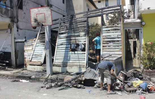Fuego destruye dos viviendas en Santiago Fuego destruye dos viviendas en Santiago