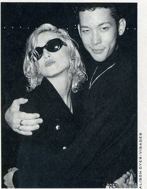 Fotografía cedida en donde aparece la cantante Madonna abrazada por el bailarín Kevin Stea, uno de los bailarines que la acompañaron en su controvertida gira Blond Ambition. 