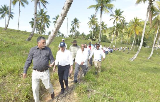 Ministro de Medio Ambiente instruye rescate de playas en Samaná