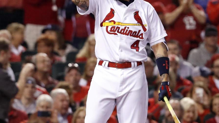 VIDEO: Yadier Molina,  primer jugador en recibir boleto intencional sin lanzamientos en la historia