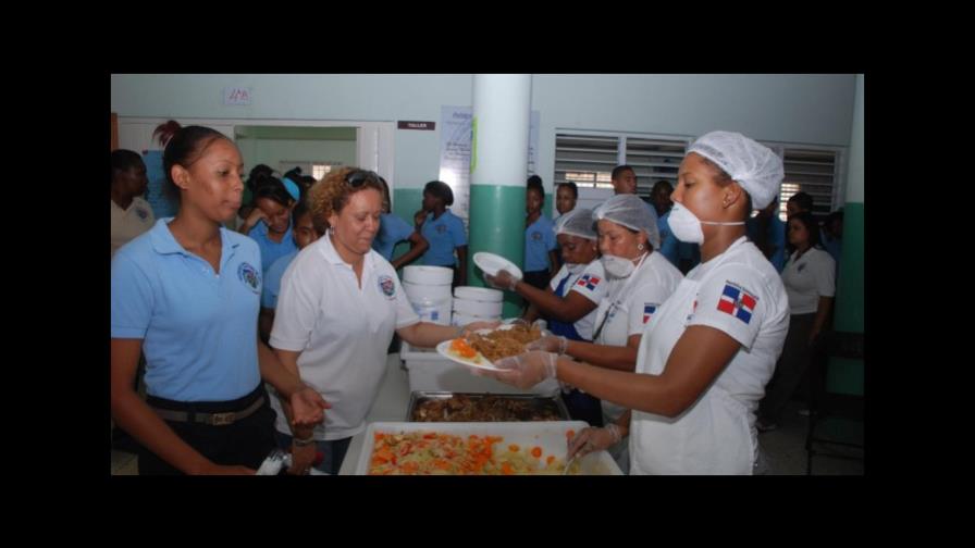 Suplidor le retira almuerzo a liceo en Santiago por deuda millonaria