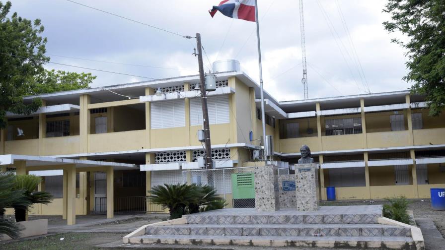 Despachan alumnos por falta de almuerzo en liceo de Santiago