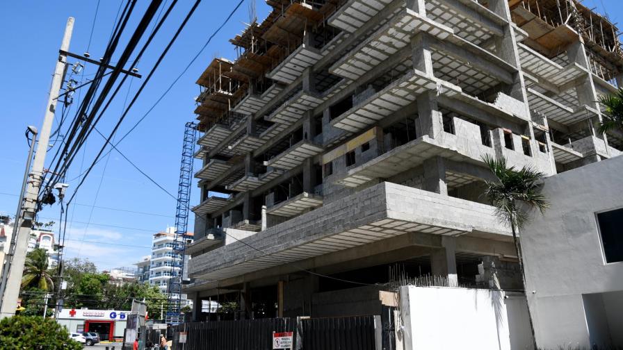 Un obrero muerto y dos heridos al caer de noveno piso de torre en construcción en Bella Vista