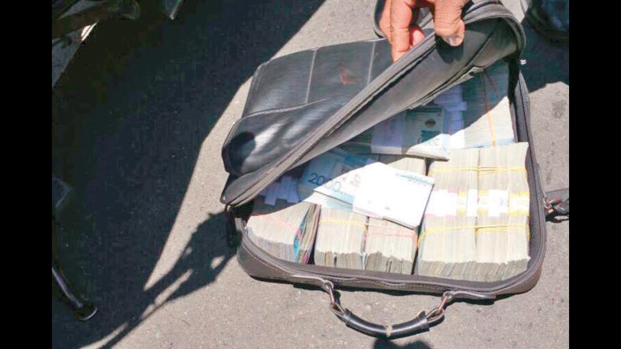 Policía mata uno vinculaban a asalto a mensajero en Seguros Constitución