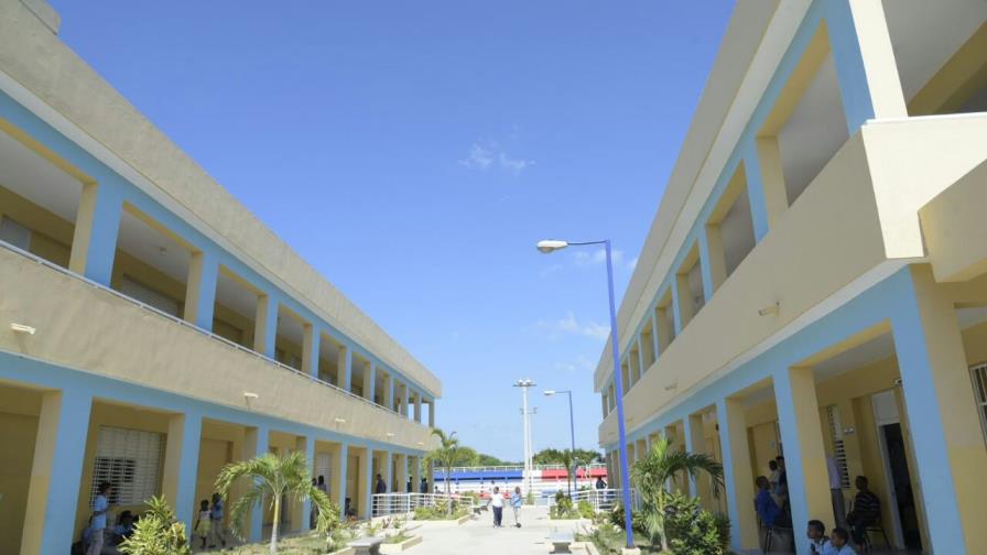 Presidente Medina inaugura dos centros educativos en Montecristi para beneficio de 980 alumnos Presidente Medina inaugura dos centros educativos en Montecristi para beneficio de 980 alumnos