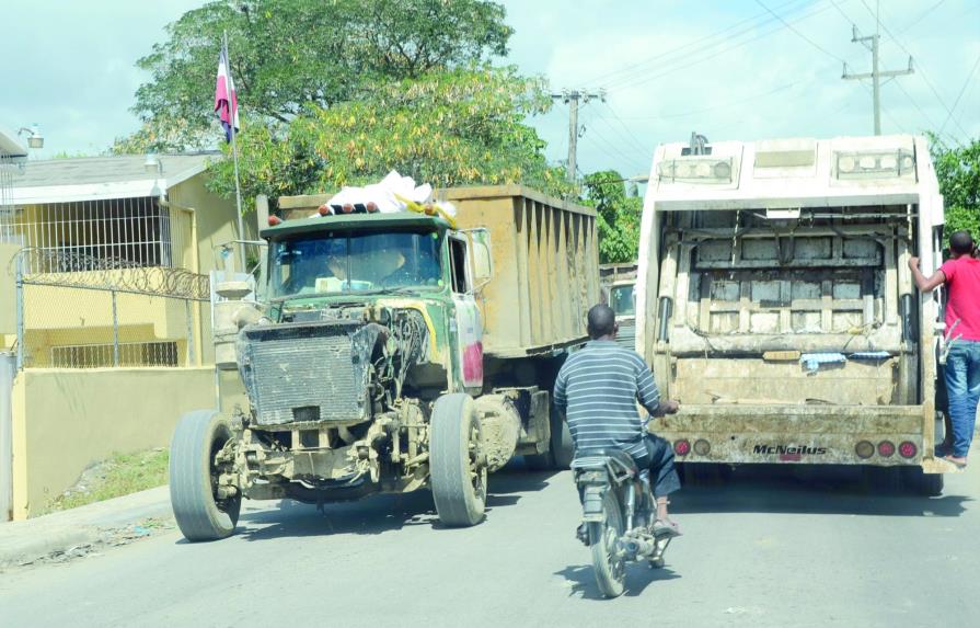 Lajún vuelve a impedir que Santo Domingo Este deposite basura en Duquesa