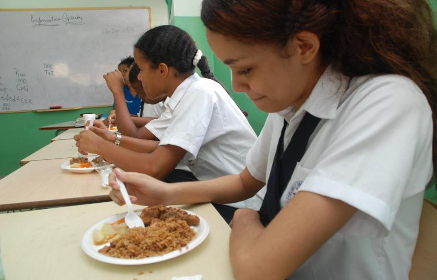 Hospitalizan a 27 estudiantes en Puerto Plata luego de ingerir el almuerzo escolar