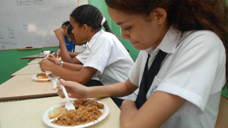 Hospitalizan a 27 estudiantes en Puerto Plata luego de ingerir el almuerzo escolar Hospitalizan a 27 estudiantes en Puerto Plata luego de ingerir el almuerzo escolar