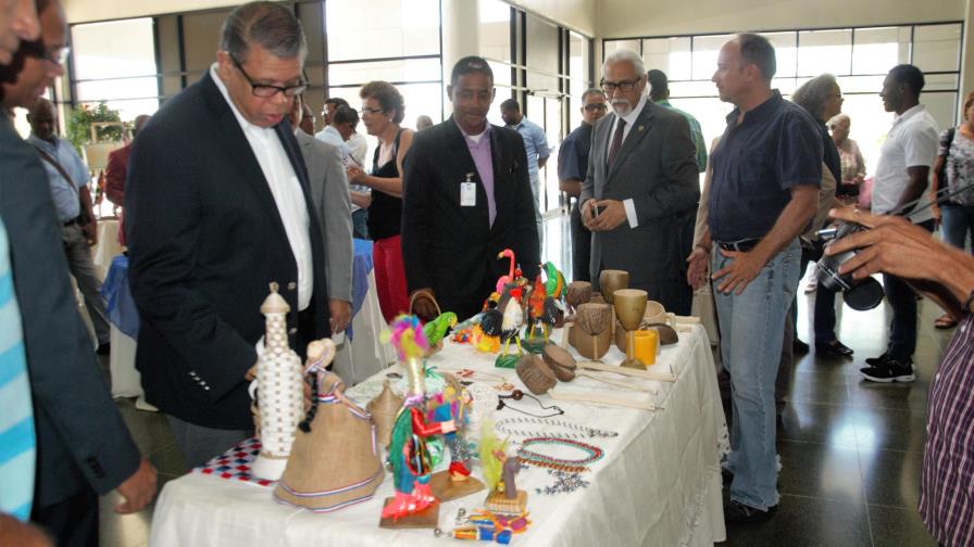 Inposdom facilitará crédito a artesanos en el envío de mercancías al exterior