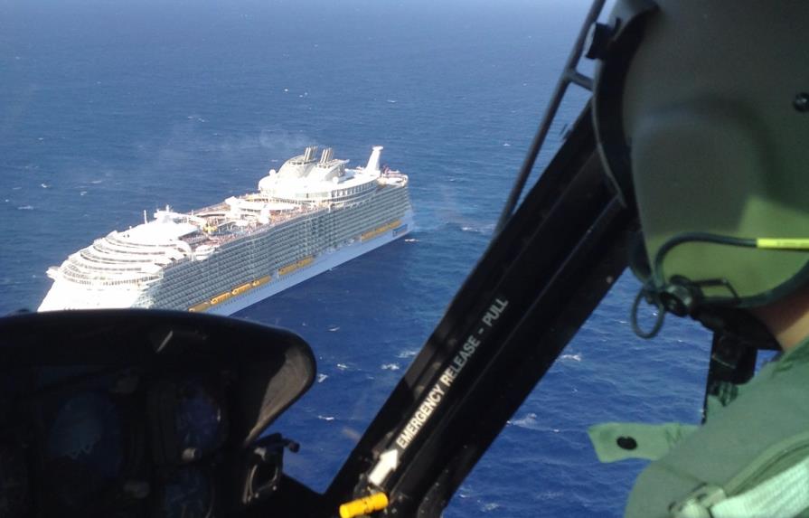 Fuerza Aérea realiza acción de rescate en altamar para trasladar turista enfermo de un crucero